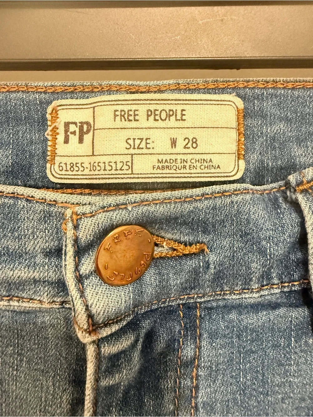 Free People Light Blue Distressed/Frayed Ankle Jeans size 28